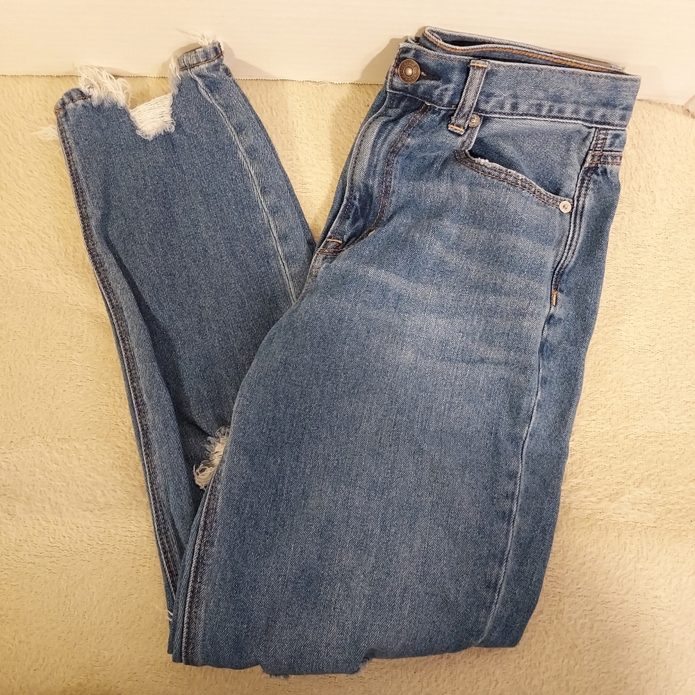 AE Mom distressed jeans size 4 - Picture 3 of 5